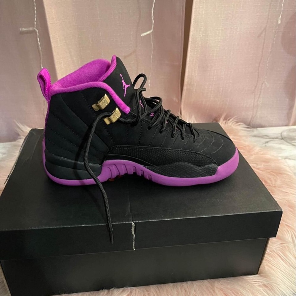 Jordan 12 size 4 1/2